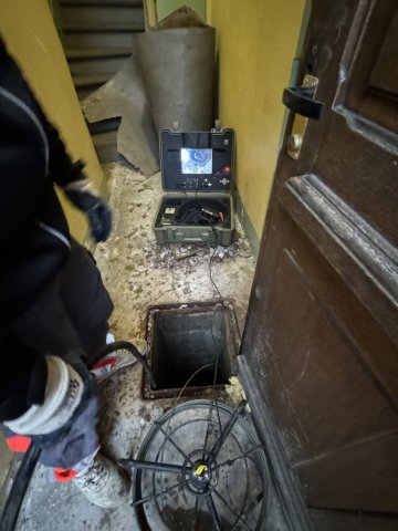 intervention pour le débouchage d'une colonne wc au 1er étage d'un bâtiment à Bourgoin 