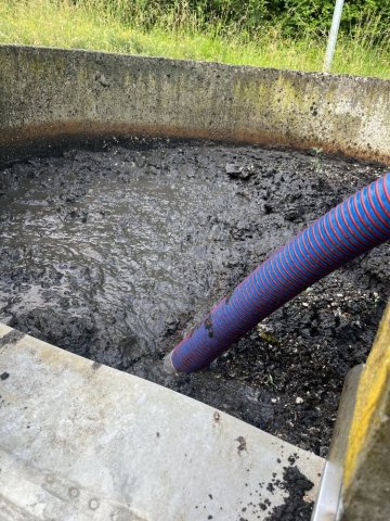 pompage de boue d'épuration pour une compagnie des eaux à Pommier