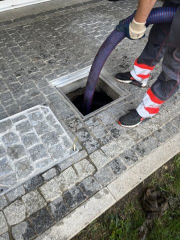 vidange d'une fosse septique et de son puits perdu pour entretien à Marennes 