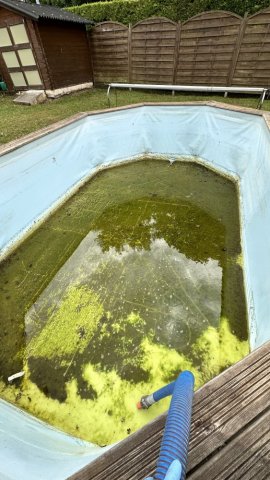 nettoyage d'une piscine en bois à st jean de Bournay 