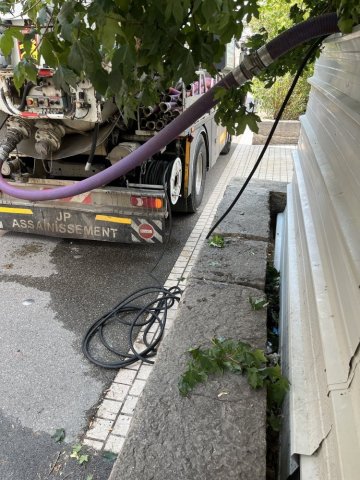 vidange et nettoyage d'une fosse toutes eaux de 5000 litres sur un  chantier à Bourgoin Jallieu 