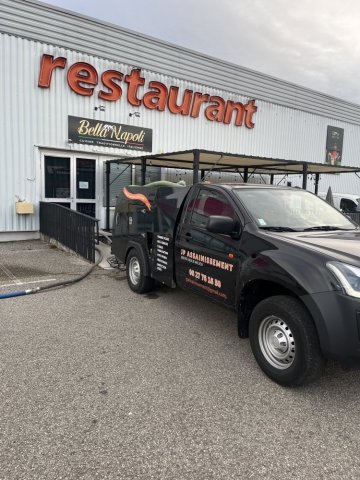 intervention ce dimanche pour nettoyage d'un regard eu et inspection localisation de canalisation cassée sous dalle dans un restaurant à La Cote Saint André