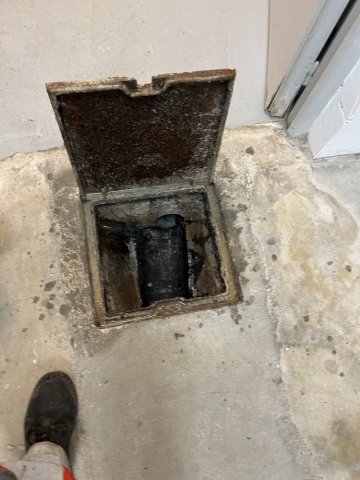 débouchage de canalisation dans un magasin à Domarin