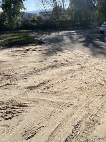 pompage boue , nettoyage haute pression du parking suite a un débordement dans une entreprise à Bourgoin Jallieu 