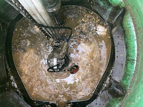 nettoyage et débouchage d'une pompe de relevage avec changement de couvercle à Saint-Agnin-Sur-Bion