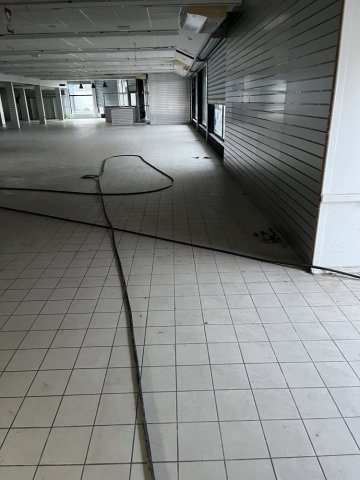 curage de réseaux eaux usées avec inspection video avant travaux sur un magasin à Estrablin