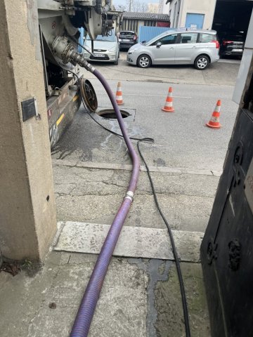 vidange et nettoyage d'un fosse toutes eaux pour entretien à Pont de Cheruy