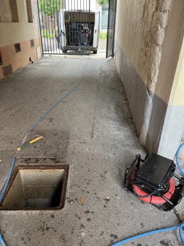 curage colonne wc et inspection video dans des bureau pour probleme d'odeur à Bourgoin