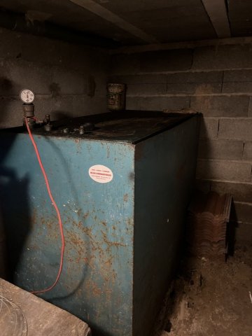 dégazage et découpe d'une cuve à fuel 1000 litres dans une cave à Corbelin