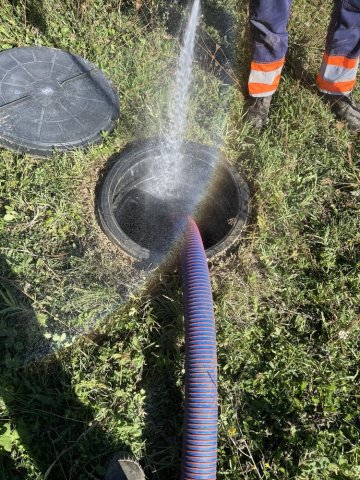 vidange d'une fosse toutes eaux et débouchage de la canalisation à Chaponnay