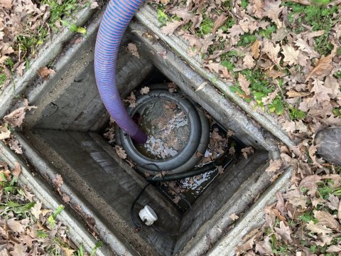 vidange d'une fosse de relevage pour remplacement de la pompe à Ruy 