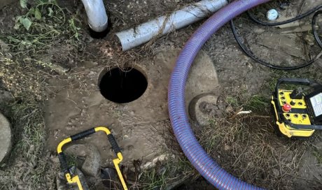 vidange d'une fosse séptique pour raccordement à l'égout à Roche