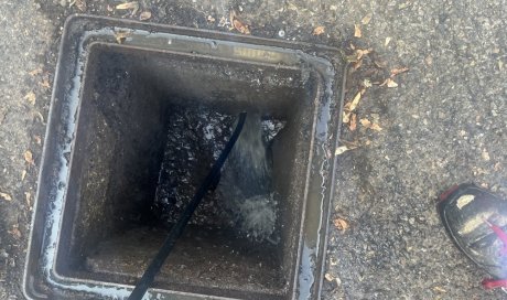 débouchage canalisation wc dans une entreprise à Maubec