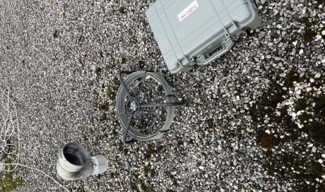 inspection video d'une colonne eu sur le toit d'un bâtiment pour infiltration dans un appartement  à Bourgoin