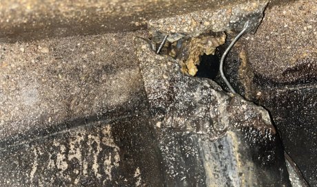 destruction d'un syphon de fosse béton qui bloque l'évacuation des wc à Heyrieux 