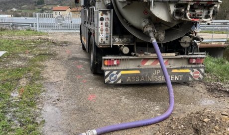 pompage de bentonite sur un chantier de forage dirigé à Cessieu