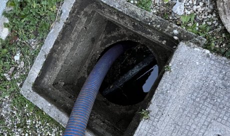 vidange d'une ancienne fosse séptique pour raccordement à l égout à Domarin