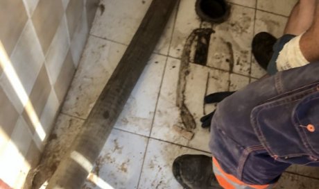 vidange d une ancienne fosse septique dans un wc à Caluire