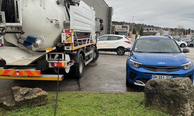 vidange et nettoyage de plusieurs poste de relevage pour entretien au centre Leclerc à Bourgoin