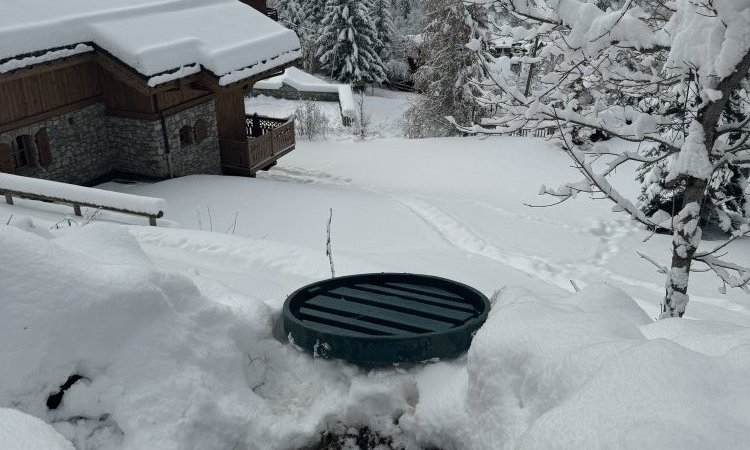 intervention urgente en haute montagne pour la vidange et nettoyage d'une fosse de relevage boucher à Méribel les Allus