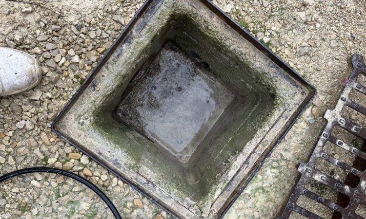 nettoyage de grille eaux pluviales dans un lotissement à Charantonnay