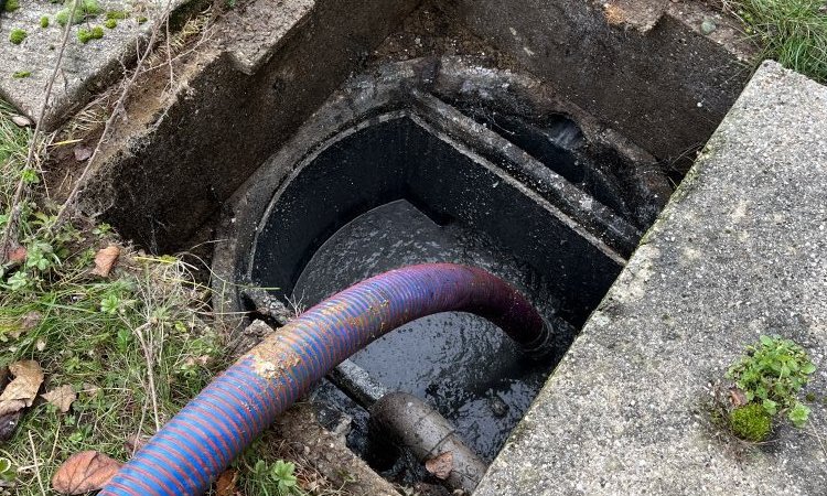 vidange d 'une fosse septique et d'un bac à graisse avec débouchage canalisation à Saint Agnin sur Bion