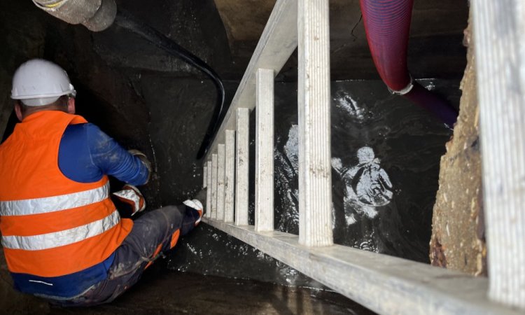 curage de réseau unitaire diamètre 1000 dans une usine à Feyzin