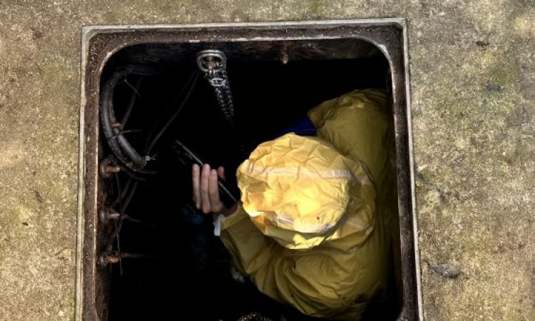 vidange et nettoyage d'un poste de relevage pour travaux de réparation sur les pompes à Saint Jean de Bournay