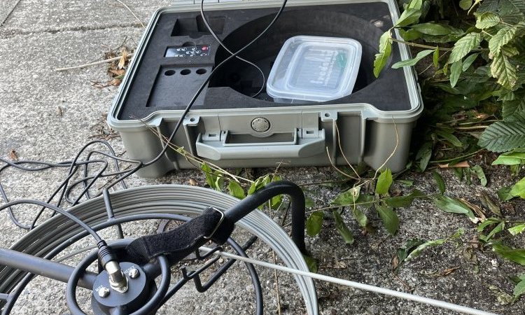 débouchage d'une canalisation de cuisine d40 accès sous évier pleine de graisse aucun regard extérieur à Villefontaine 