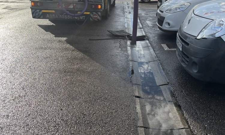 pompage d'eau et nettoyage de 3 puits perdu suite a une inondation dans une entreprise à Saint Laurent de Mure 