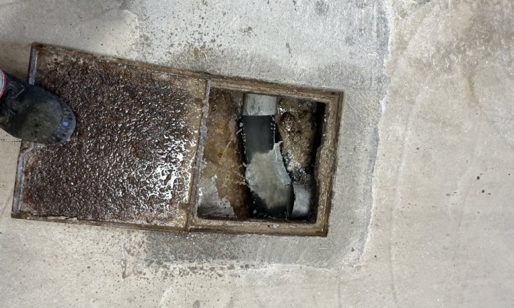 débouchage de canalisation dans un magasin à Domarin