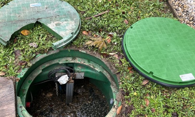 nettoyage et débouchage d'une pompe de relevage avec changement de couvercle à Saint-Agnin-Sur-Bion