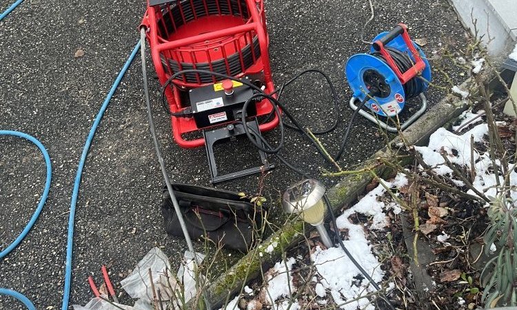 débouchage et fraisage dans canalisation wc suite a une injection de résine sous dalle tuyau boucher sur 2ml à Chambéry