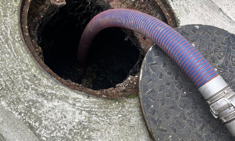 vidange et nettoyage d'un fosse toutes eaux pour entretien à Pont de Cheruy