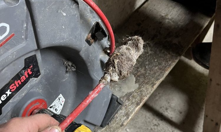 débouchage canalisation dans un salon de coiffure à Heyrieux