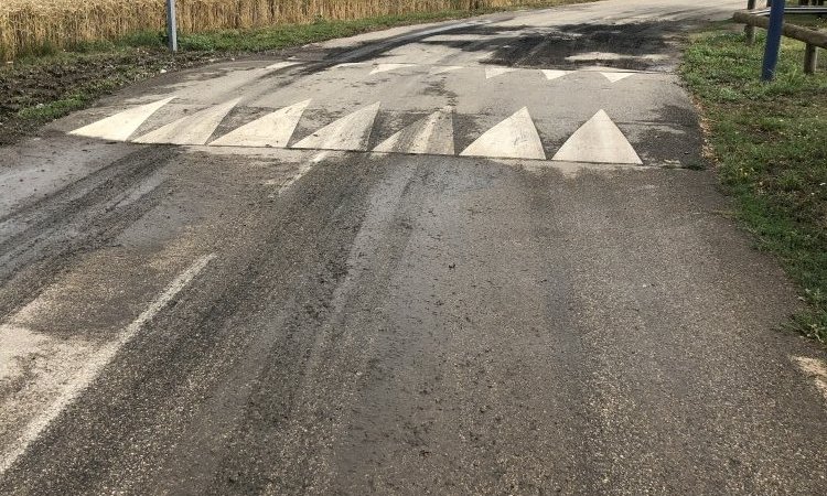 nettoyage haute pression d'une route suite a un débordement eaux usées à Colombier