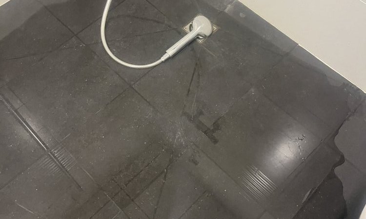 débouchage d'un canalisation de douche dans un bâtiment bureau à l'Isle d'Abeau 