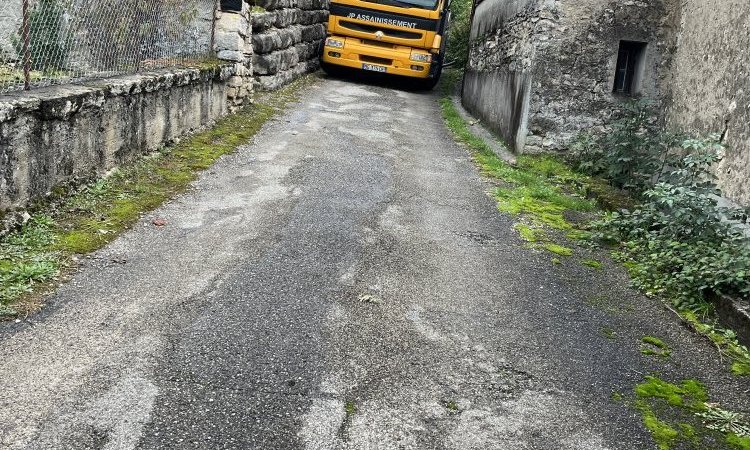 vidange d'une ancienne fosse septique pour raccordement à l'égout à Vénérieu