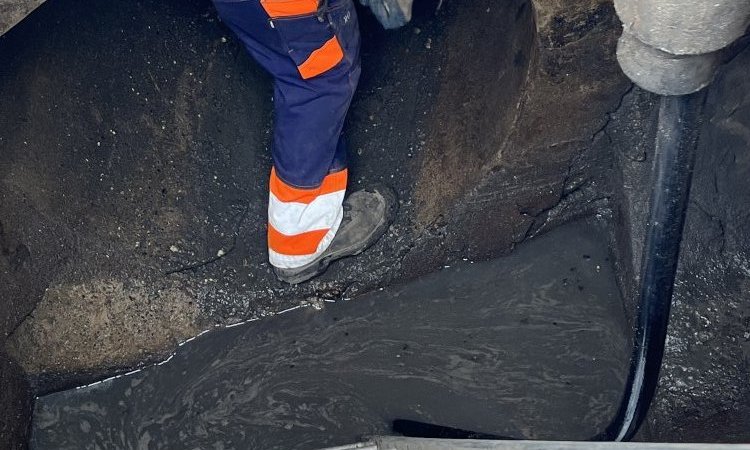 curage de réseau unitaire diamètre 1000 dans une usine à Feyzin