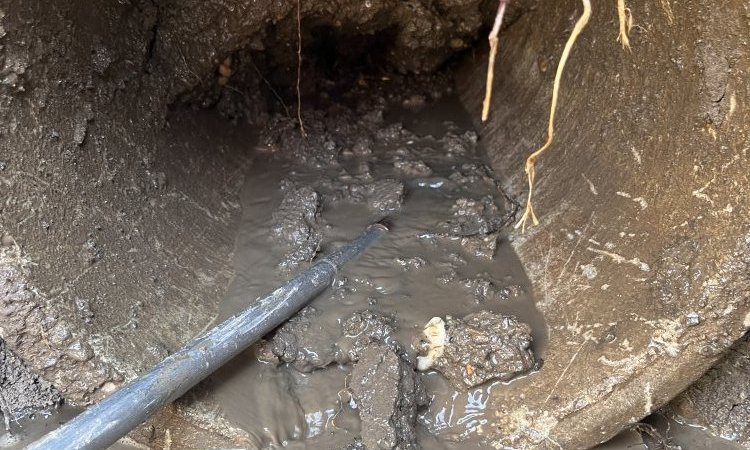 curage d'une canalisation eaux pluvial de traversée de route pour un agriculteur à Diemoz 