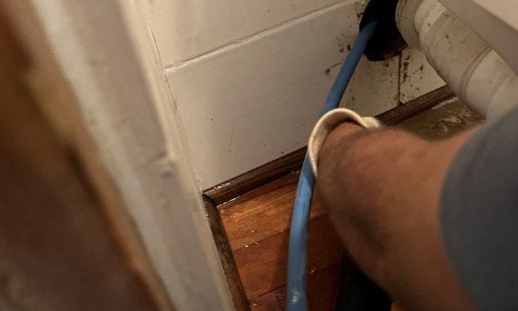 débauchage d'une canalisation wc dans un bâtiment à Bourgoin Jallieu