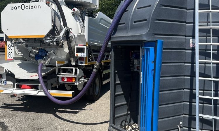 pompage d'une rétention de cuve dans un garage poids lourd à Corbelin