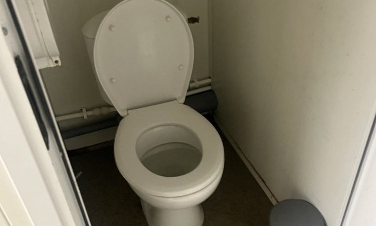 débouchage d'une canalisation wc d'Algeco dans un centre équestre à Septème