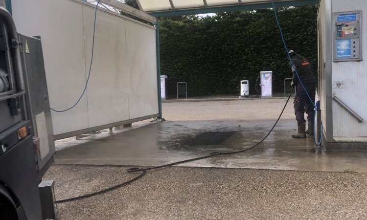 vidange et entretien des installations d'une station de lavage à Lagnieu 