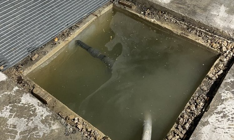 pompage d'eau en sous sol de bâtiment ,débouchage de regard nettoyage de pompe de relevage à Saint Jean de Bournay