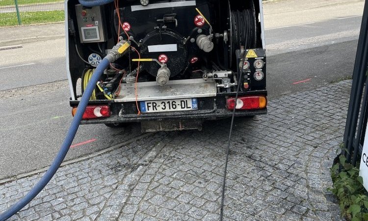 vidange et nettoyage d'un bac à graisse de restaurant à Bourgoin Jallieu