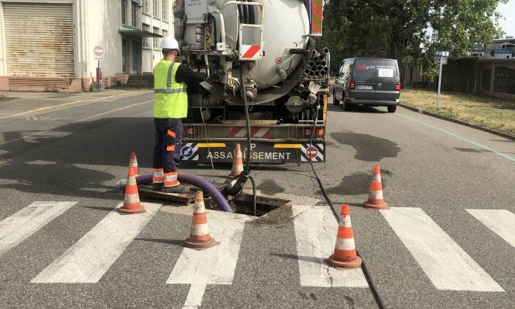 curage de réseau unitaire diamètre 1000 dans une usine à Feyzin