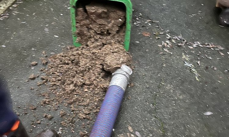 pompage de poubelles de dégrilleur de station d'épuration à Pommier